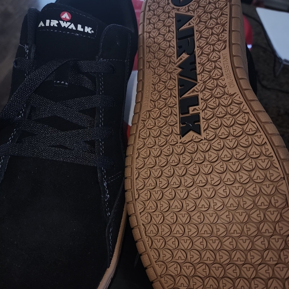 Men Black Suede Airwalk Shoes - Picture 3 of 5